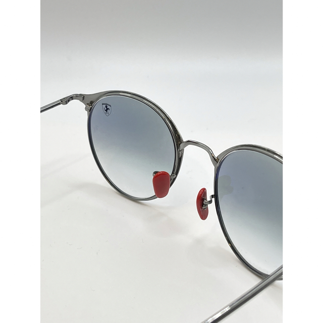 Ray-Ban(レイバン)の【新品同様】Rayban Ferrari コラボ　レイバン　完売品　サングラス メンズのファッション小物(サングラス/メガネ)の商品写真