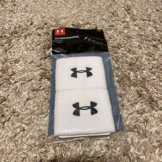 アンダーアーマー(UNDER ARMOUR)のラストです！アンダーアーマー　リストバンド(バングル/リストバンド)