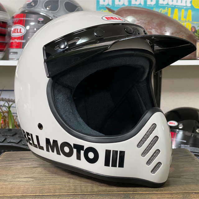 保障 BELL Moto Classic Gloss White Mサイズ