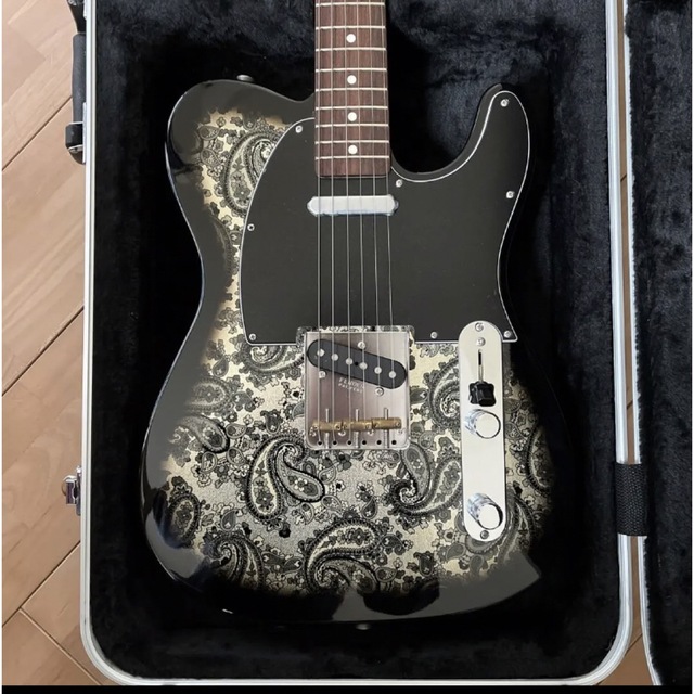 Fender(フェンダー)のフェンダー　レア　限定ブラックペイズリー 楽器のギター(エレキギター)の商品写真