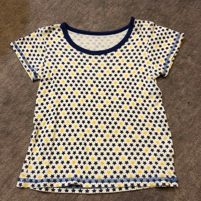 西松屋(ニシマツヤ)の半袖インナー　サイズ90 キッズ/ベビー/マタニティのキッズ服男の子用(90cm~)(下着)の商品写真