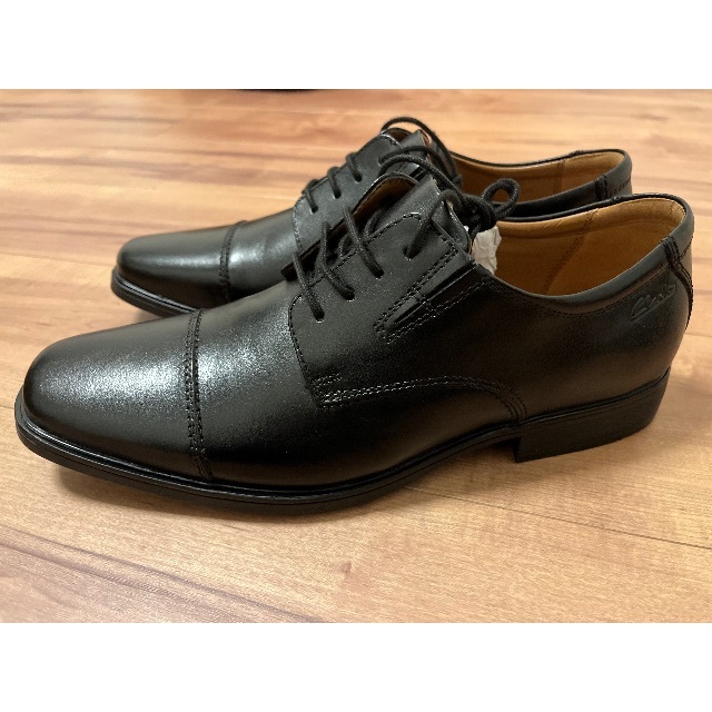 Clarks(クラークス)の(未使用)Clarks Tilden Cap Black Leather メンズの靴/シューズ(ドレス/ビジネス)の商品写真