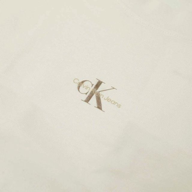 ck Calvin Klein(シーケーカルバンクライン)の【新品】 カルバンクラインジーンズ メンズクルーネックTシャツ アイボリー メンズのトップス(Tシャツ/カットソー(半袖/袖なし))の商品写真