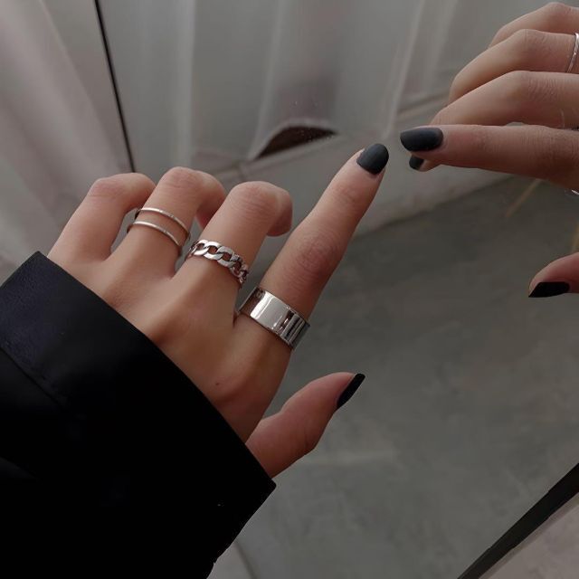リング シルバー 指輪 レディース メンズ フリーサイズ シンプル 高見え レディースのアクセサリー(リング(指輪))の商品写真
