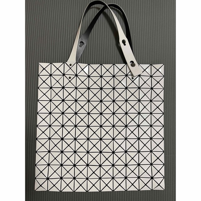 ISSEY MIYAKE(イッセイミヤケ)のイッセイミヤケ　BAOBAO トートバッグ　匿名発送　issey miyake レディースのバッグ(トートバッグ)の商品写真