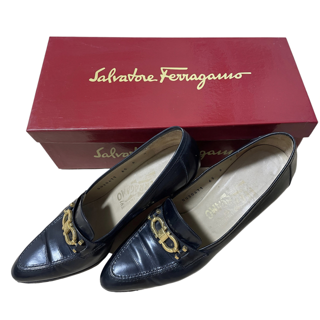 Salvatore Ferragamo(サルヴァトーレフェラガモ)のサルバトーレフェラガモ　パンプス　ポインテッドトゥ　黒 レディースの靴/シューズ(ハイヒール/パンプス)の商品写真