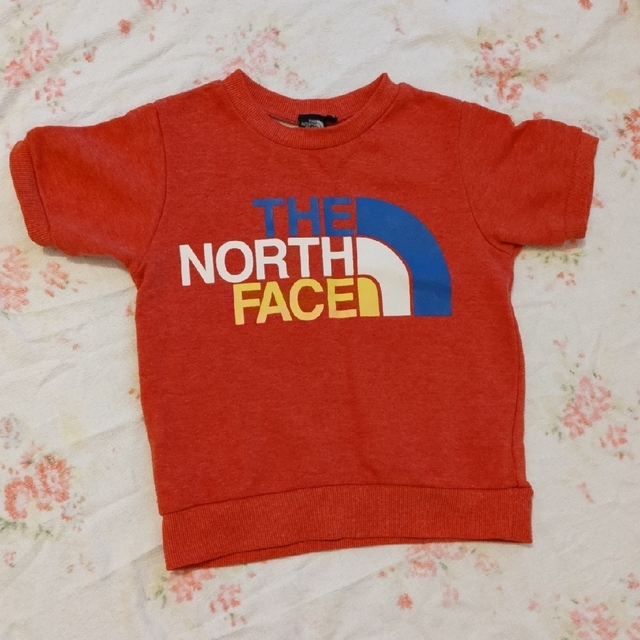 THE NORTH FACE(ザノースフェイス)のノースフェイス　半袖トレーナー　110　レッド キッズ/ベビー/マタニティのキッズ服男の子用(90cm~)(Tシャツ/カットソー)の商品写真