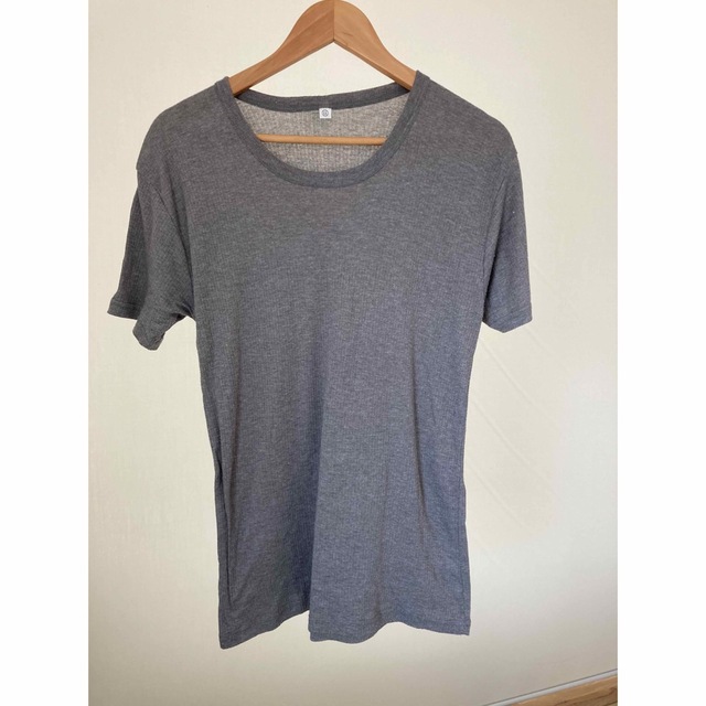 グレー色　薄手素材　トップス メンズのトップス(Tシャツ/カットソー(半袖/袖なし))の商品写真