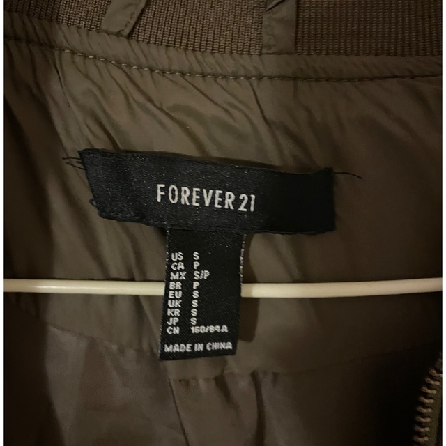 FOREVER 21(フォーエバートゥエンティーワン)のForever21 キルティングジャケット カーキSサイズ 羽織 レディースのジャケット/アウター(ブルゾン)の商品写真