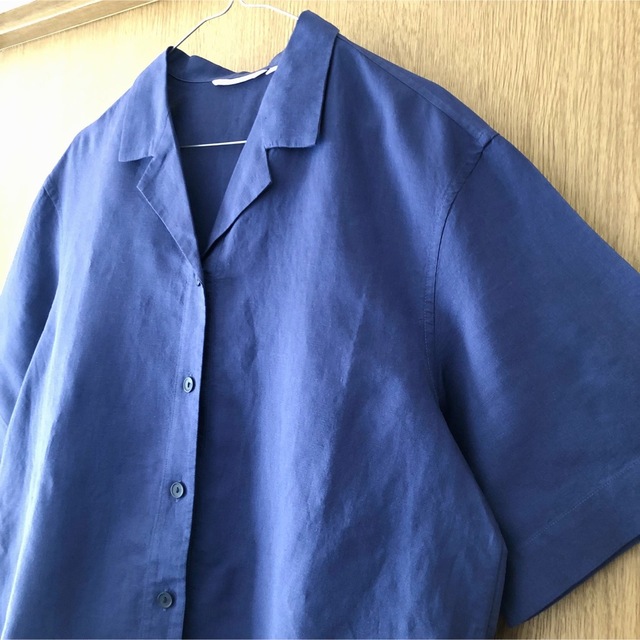 UNIQLO(ユニクロ)の【新品】ユニクロ　オープンカラーシャツ M ブルー レディースのトップス(シャツ/ブラウス(半袖/袖なし))の商品写真