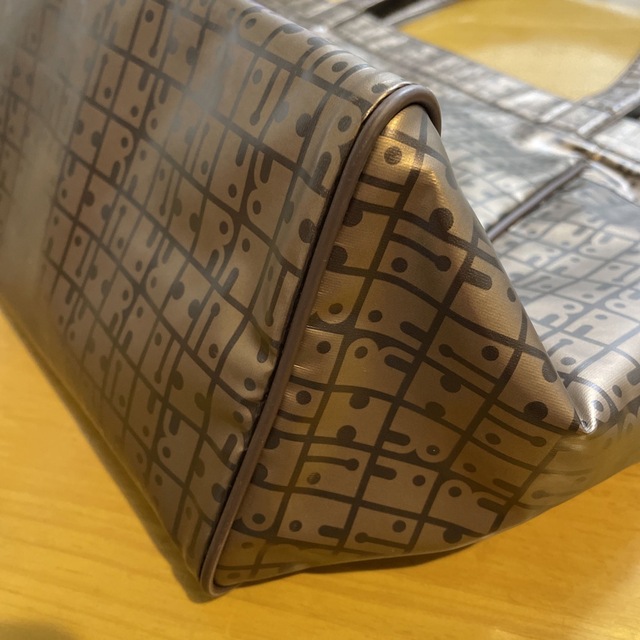大和屋(ヤマトヤ)の美品　ヤマト屋 サイドポケットトート レディースのバッグ(トートバッグ)の商品写真