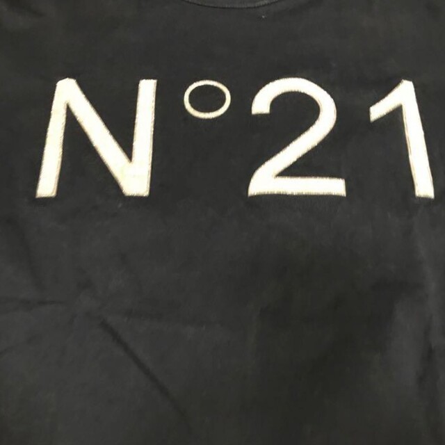 N°21(ヌメロヴェントゥーノ)のN°21⭐️ネイビーTシャツシルバーロゴ入りサイズ36 レディースのトップス(Tシャツ(半袖/袖なし))の商品写真