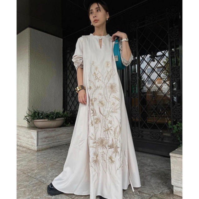 Ameri VINTAGE(アメリヴィンテージ)のAMERI MADELYN EMBROIDERY DRESS レディースのワンピース(ロングワンピース/マキシワンピース)の商品写真