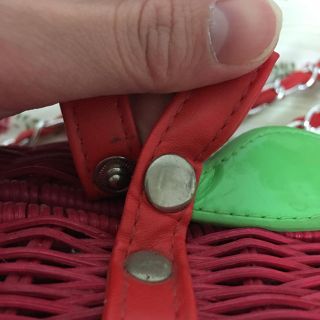 りんご型の籠バッグ