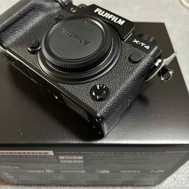 富士フイルム(フジフイルム)の【美品】 FUJIFILM X-T4 ミラーレス一眼 ブラック スマホ/家電/カメラのカメラ(ミラーレス一眼)の商品写真