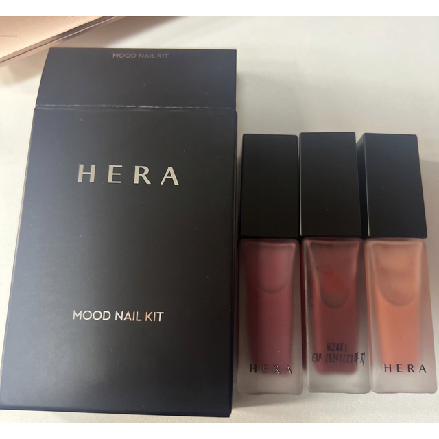 HERA ヘラ MOOD NAIL KIT ムードネイルキット コスメ/美容のネイル(ネイル用品)の商品写真