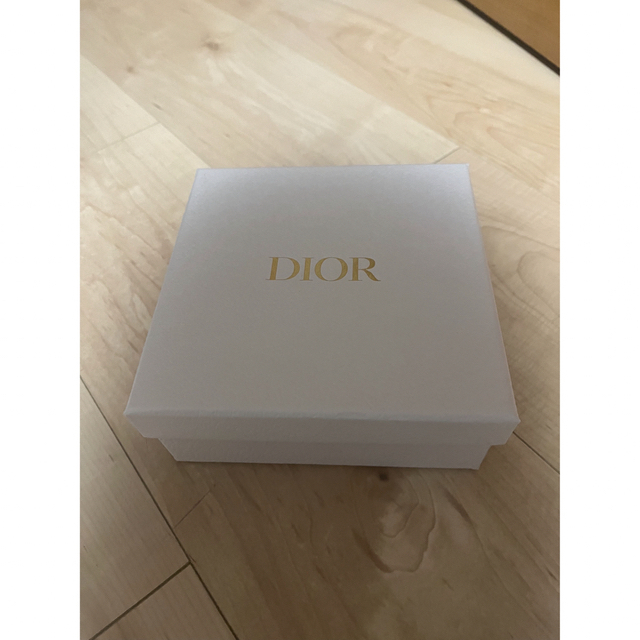 Christian Dior(クリスチャンディオール)のDIOR ボックス　ピアス用 レディースのバッグ(ショップ袋)の商品写真