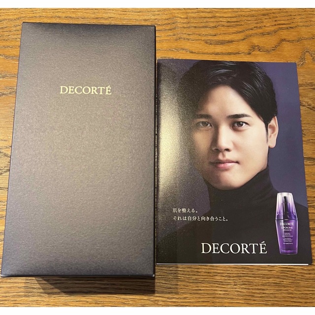 COSME DECORTE(コスメデコルテ)の【非売品】大谷翔平 タオル コスメデコルテ　ノベルティ　リーフレット付き インテリア/住まい/日用品の日用品/生活雑貨/旅行(タオル/バス用品)の商品写真