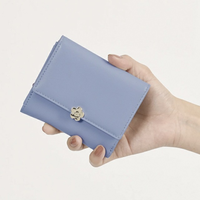 MARY QUANT(マリークワント)のMARY QUANT  マリークヮント　二つ折り財布 レディースのファッション小物(財布)の商品写真