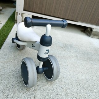 トイザラス(トイザらス)のd-bike mini(三輪車)