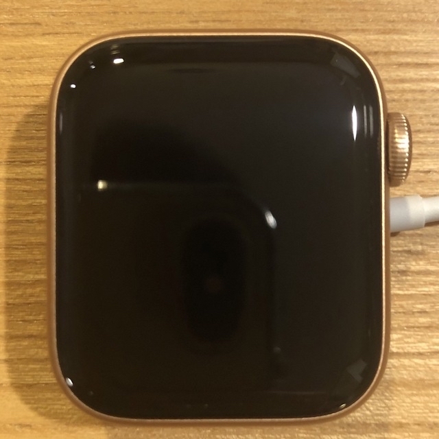 Apple Watch(アップルウォッチ)のApple Apple Watch SE 40mm スマホ/家電/カメラのスマートフォン/携帯電話(その他)の商品写真