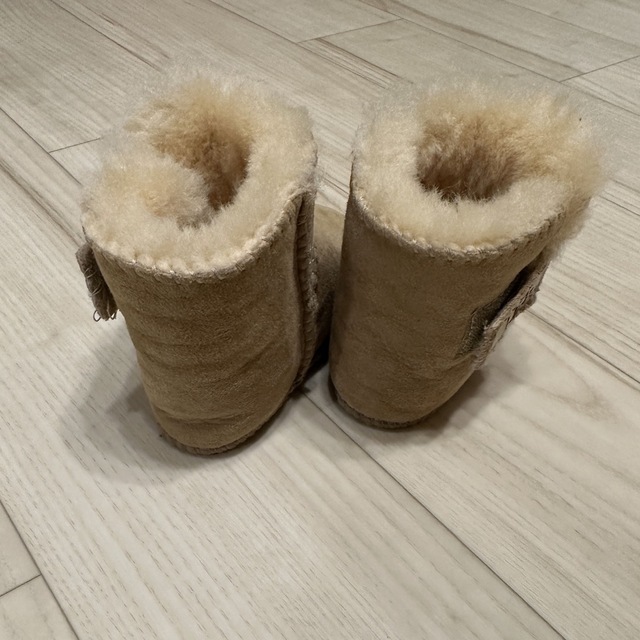 UGG(アグ)のUGG ベビーブーツ キッズ/ベビー/マタニティのベビー靴/シューズ(~14cm)(ブーツ)の商品写真