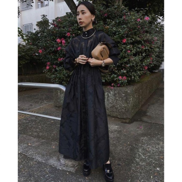 Ameri VINTAGE(アメリヴィンテージ)のAmeri  UND SHEER JACQUARD TUCK DRESS レディースのワンピース(ロングワンピース/マキシワンピース)の商品写真