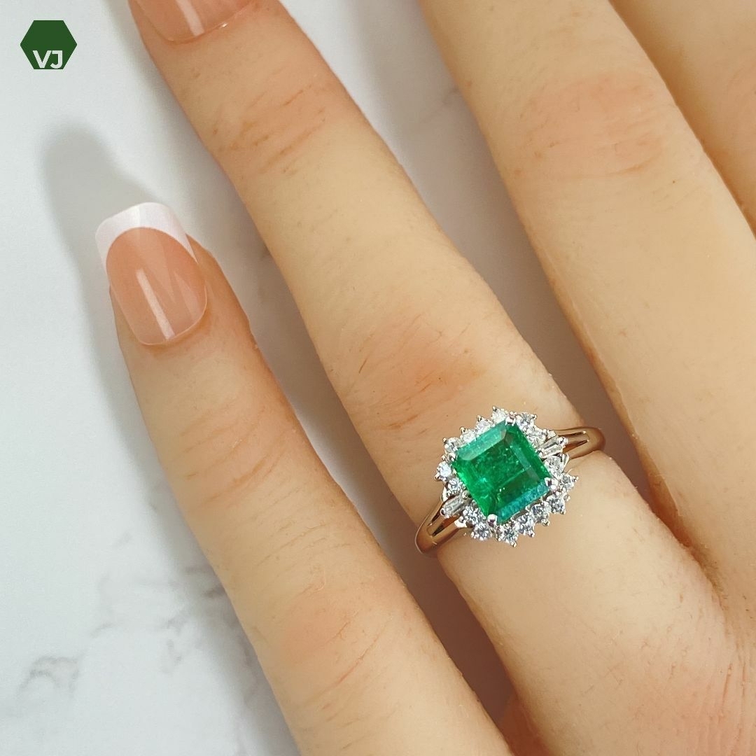 【20-35】エメラルド　ダイヤモンド　リング　E0.73ct　D0.26ct レディースのアクセサリー(リング(指輪))の商品写真