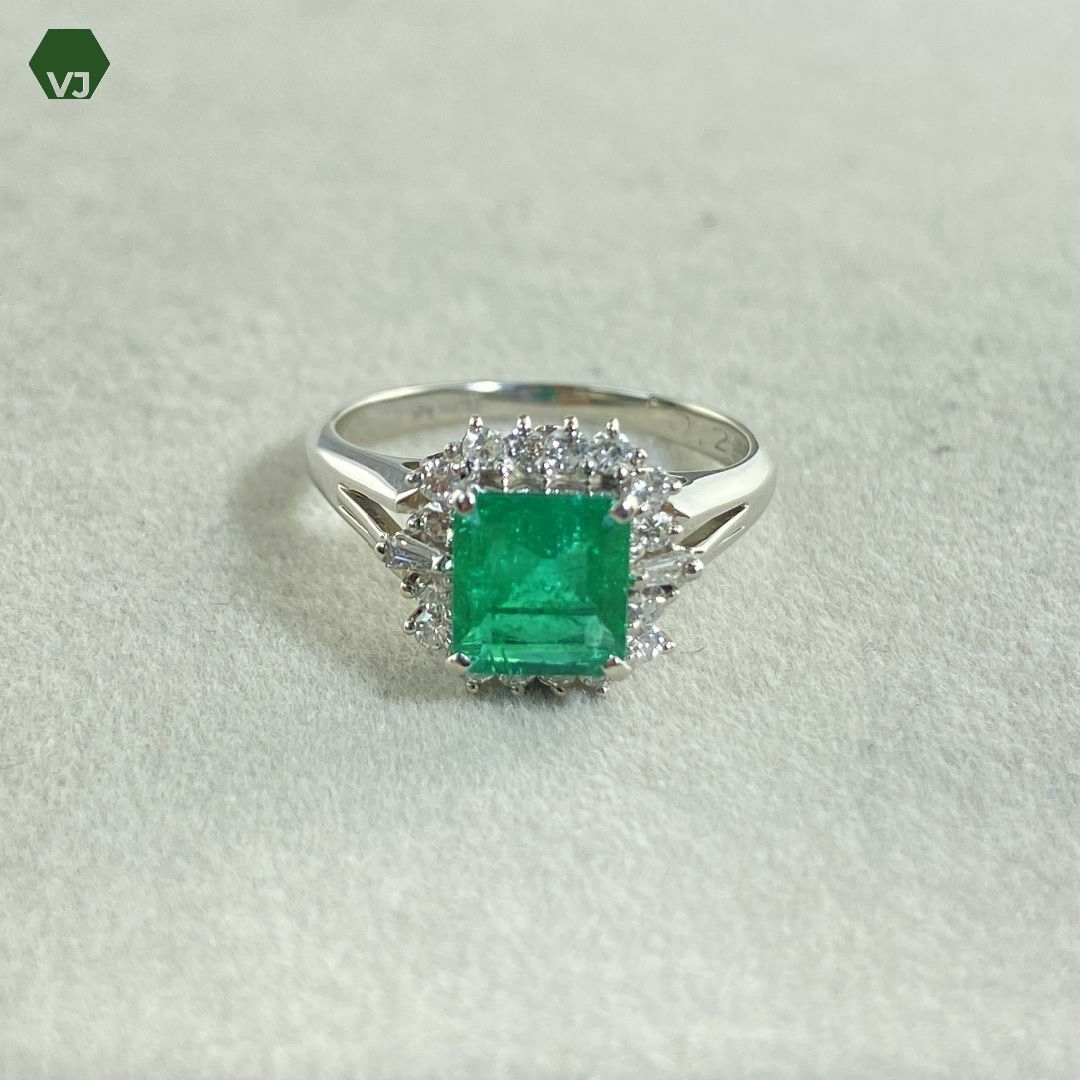 【20-35】エメラルド　ダイヤモンド　リング　E0.73ct　D0.26ct レディースのアクセサリー(リング(指輪))の商品写真