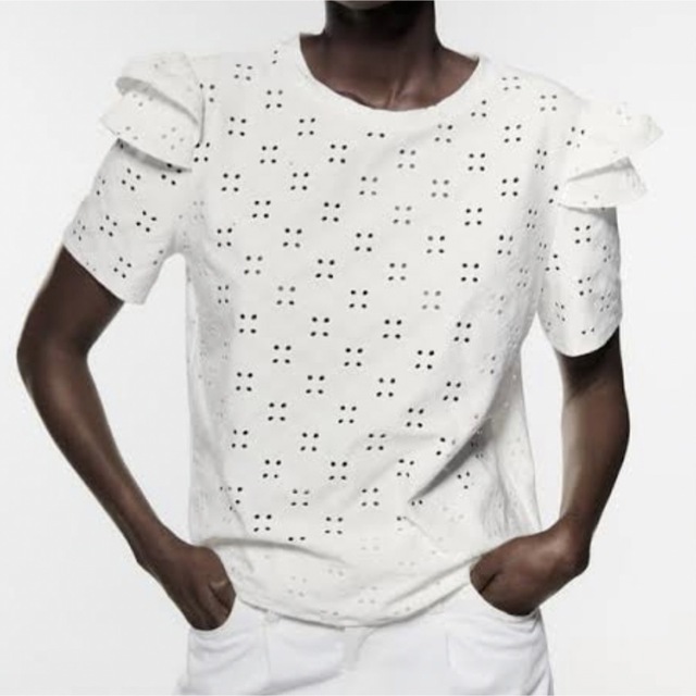 ZARA(ザラ)のカットワークエンブロイダリーTシャツ レディースのトップス(Tシャツ(半袖/袖なし))の商品写真