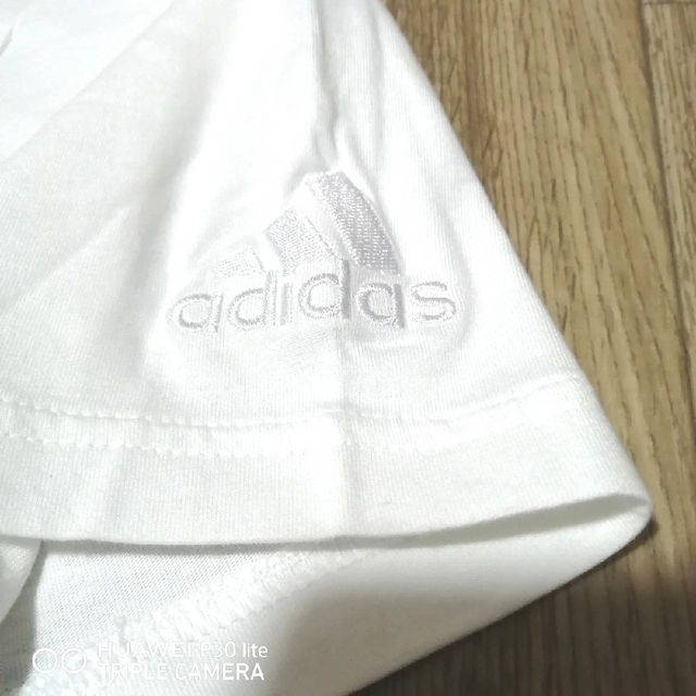 adidas(アディダス)の新品　アディダス　メンズ　上下セット　Lサイズ　春夏　白Tシャツ　ジャージ メンズのトップス(その他)の商品写真