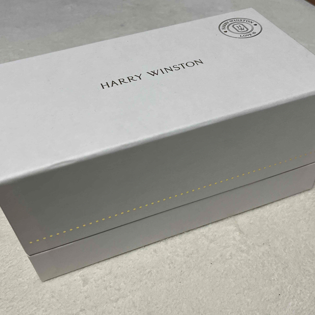 HARRY WINSTON(ハリーウィンストン)のharry winston アロマキャンドル　非売品 コスメ/美容のリラクゼーション(キャンドル)の商品写真