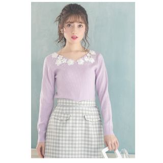 トッコクローゼット(TOCCO closet)のトッコ  3Dフラワーモチーフ＆レース付リブニットプルオーバー ラベンダー(ニット/セーター)