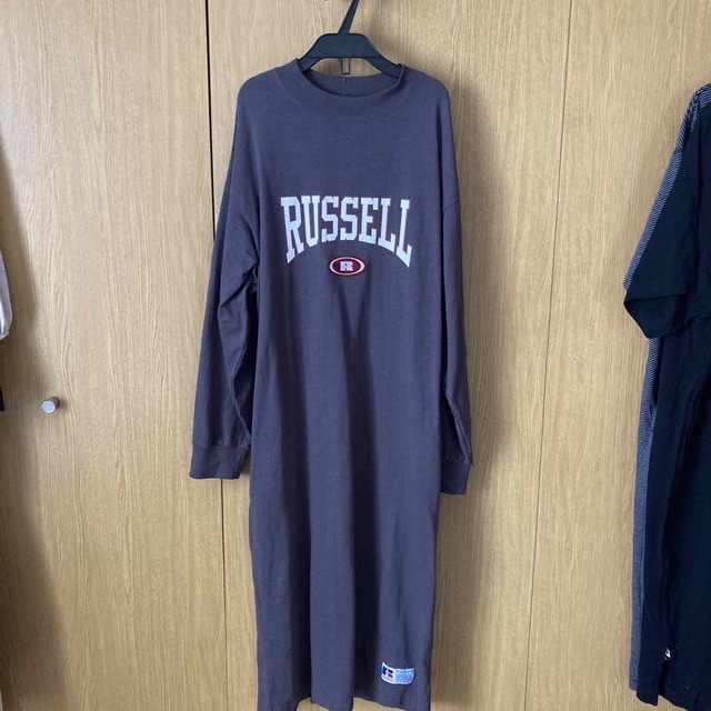 Russell Athletic(ラッセルアスレティック)のRUSSELL ATHLETIC カレッジロゴヘビ―ウエイトスウェットワンピース レディースのワンピース(ロングワンピース/マキシワンピース)の商品写真