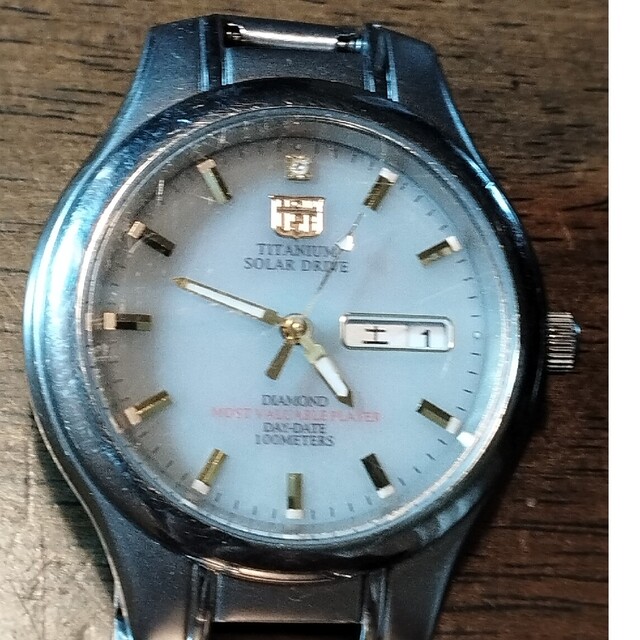 ELGIN(エルジン)のX17　エルジン　チタン・ソーラー時計　稼働品　曜日・日付つき　全面蓄光 メンズの時計(腕時計(アナログ))の商品写真