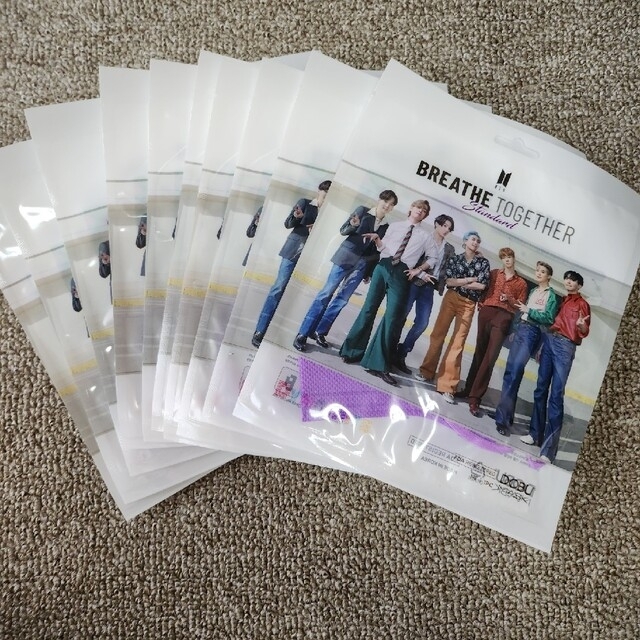 BTS DYNAMITE マスク 10枚 エンタメ/ホビーのタレントグッズ(アイドルグッズ)の商品写真