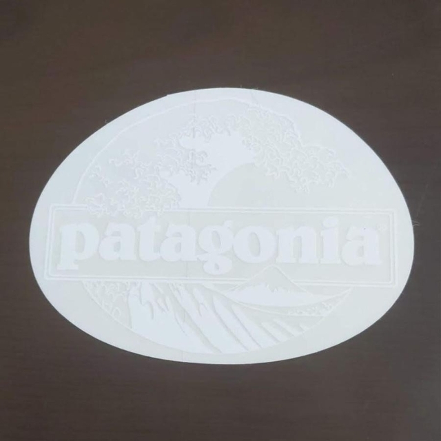 patagonia(パタゴニア)の(縦7.6cm横10.3cm)patagonia パタゴニア　廃盤品　ステッカー スポーツ/アウトドアのスポーツ/アウトドア その他(その他)の商品写真