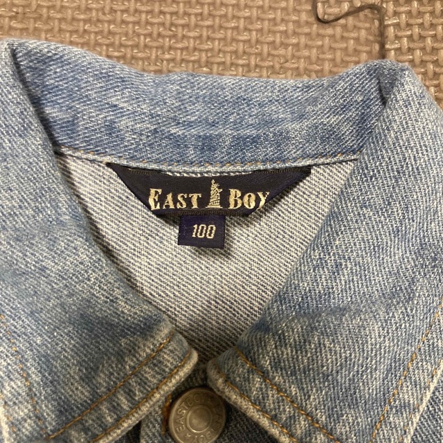 EASTBOY(イーストボーイ)のEAST BOY デニムジャケット 100cm キッズ/ベビー/マタニティのキッズ服男の子用(90cm~)(ジャケット/上着)の商品写真