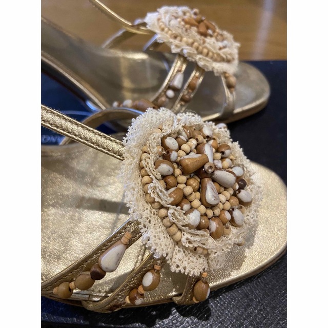 PRADA(プラダ)のプラダ　シャンパンゴールドサンダル　24cm レディースの靴/シューズ(サンダル)の商品写真