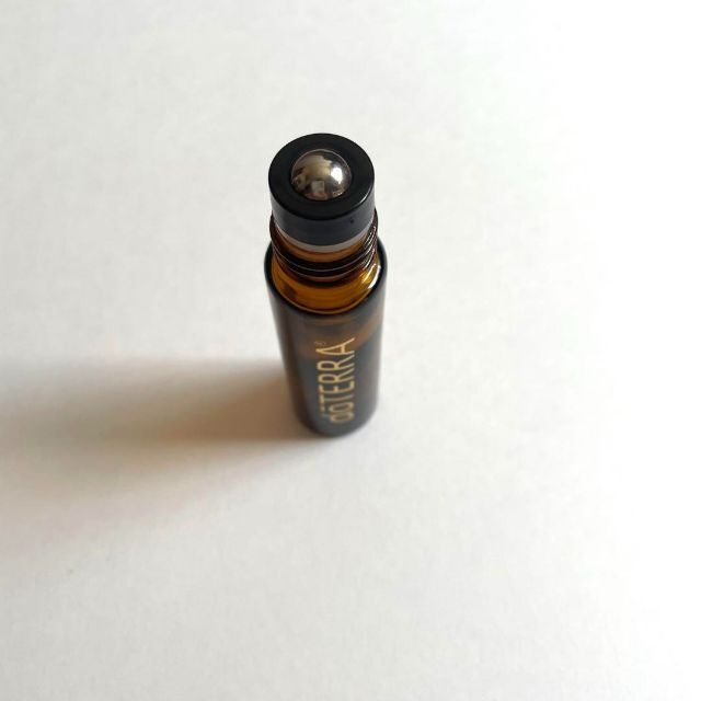 doTERRA(ドテラ)の匿名配送！doTERRA ドテラ　ロールオン　10ml  新品　未使用 コスメ/美容のリラクゼーション(アロマグッズ)の商品写真