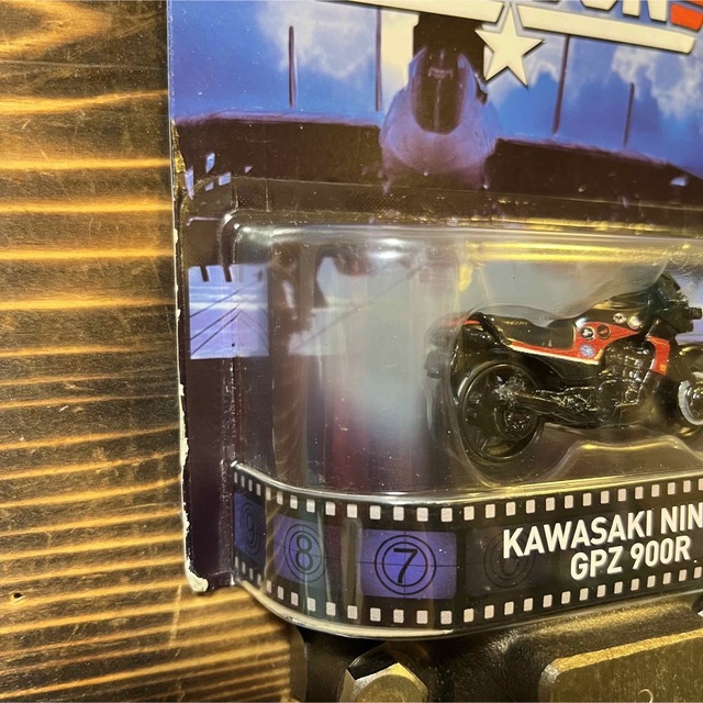 カワサキ(カワサキ)のホットウィール トップガン KAWASAKI NINJA GPZ900R エンタメ/ホビーのおもちゃ/ぬいぐるみ(ミニカー)の商品写真