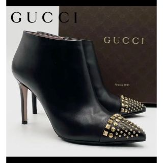 グッチ(Gucci)のGUCCI レザー ショートブーツ ヒール ジップ スタッズ 黒(ブーツ)