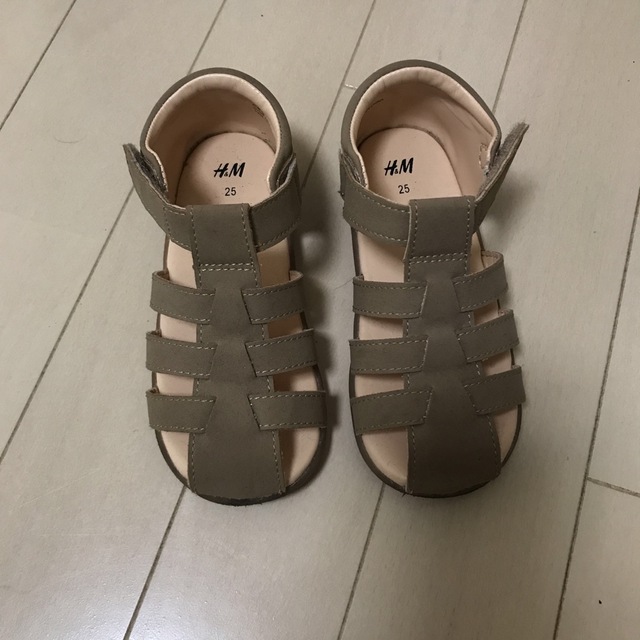 H&M(エイチアンドエム)のH&M 子供サンダル キッズ/ベビー/マタニティのキッズ靴/シューズ(15cm~)(サンダル)の商品写真