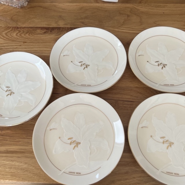 HANAE MORI(ハナエモリ)のハナエモリ　HANAE MORI ユリ　皿　プレート　5枚セット インテリア/住まい/日用品のキッチン/食器(食器)の商品写真