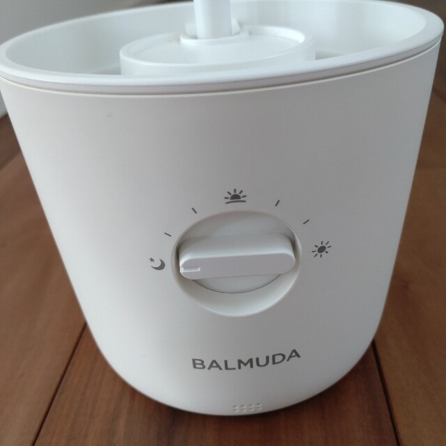BALMUDA(バルミューダ)のBALMUDA The Light バルミューダ　ザ・ライト　白 インテリア/住まい/日用品のライト/照明/LED(テーブルスタンド)の商品写真