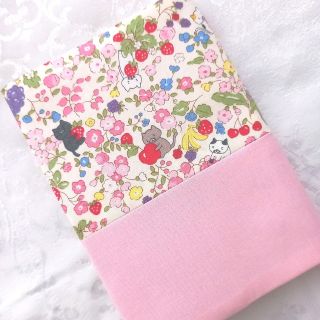 ブックカバー ハンドメイド 文庫本 淡いピンク 猫 フルーツ 花(ブックカバー)