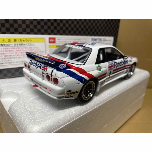 トミーテック 1/24 ハセミモータスホーツ リーボック スカイライン R32