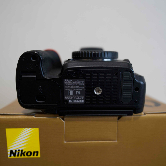 Nikon(ニコン)のNikon D750 ボディ+50mm f/1.8Gセット+おまけ スマホ/家電/カメラのカメラ(デジタル一眼)の商品写真