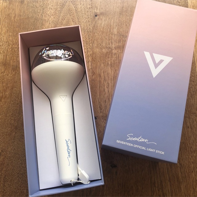 SEVENTEEN(セブンティーン)のSEVENTEEN OFFICIAL LIGHT STICK エンタメ/ホビーの声優グッズ(ペンライト)の商品写真