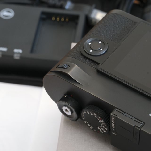 LEICA(ライカ)のLeica M10-P　ライカ　M10P　ブラッククローム　予備バッテリー付 スマホ/家電/カメラのカメラ(ミラーレス一眼)の商品写真